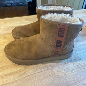UGG size 10 ankle boots excellent condition